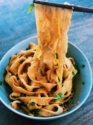  Hand-Pulled Noodles With Spicy Meat Sauce: Can This Quintessential Taiyuan Dish Conquer Your Taste Buds?