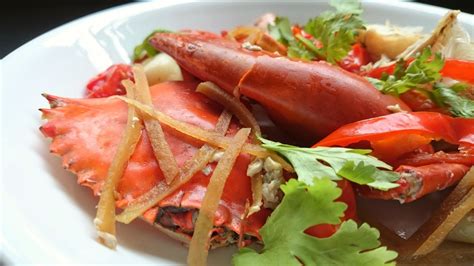  Yancheng City’s Steamed Crab With Ginger and Vinegar: An Explosion of Savory Seafood Flavors Marrying Exquisite Simplicity!