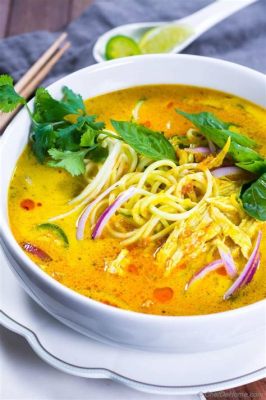 Khao Soi: Indulge in This Aromatic Curry Noodle Soup Brimming with Flavorful Coconut Milk and Spicy Chili Paste