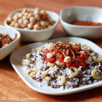  Koshari: Experience the Aromatic Spice Symphony and Tangy Tomato Dance of Egypt!